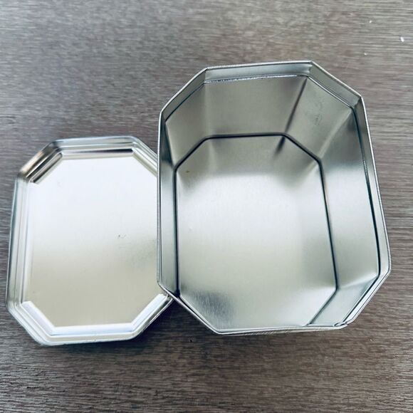 Coca Cola Vintage Lidded Octagon Tin Storage Container - Picture 6 of 6